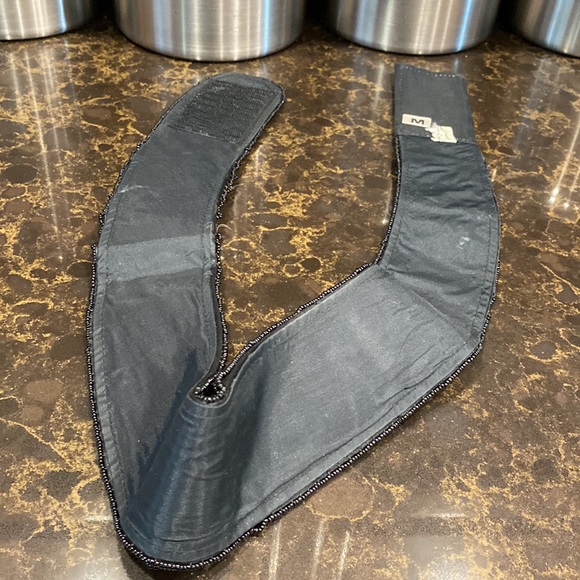 Le Regale Vintage black seed bead Velcro belt 33.5” long! Velcro closure adj. - Picture 9 of 11